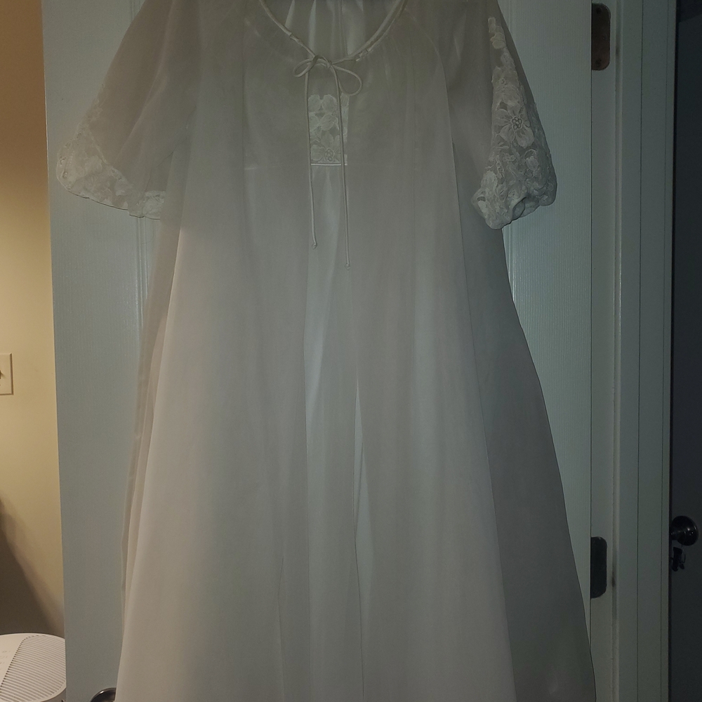 Vintage vintage peignoir robe And N8ghtgown Set 1960s Vanity Fair Brand